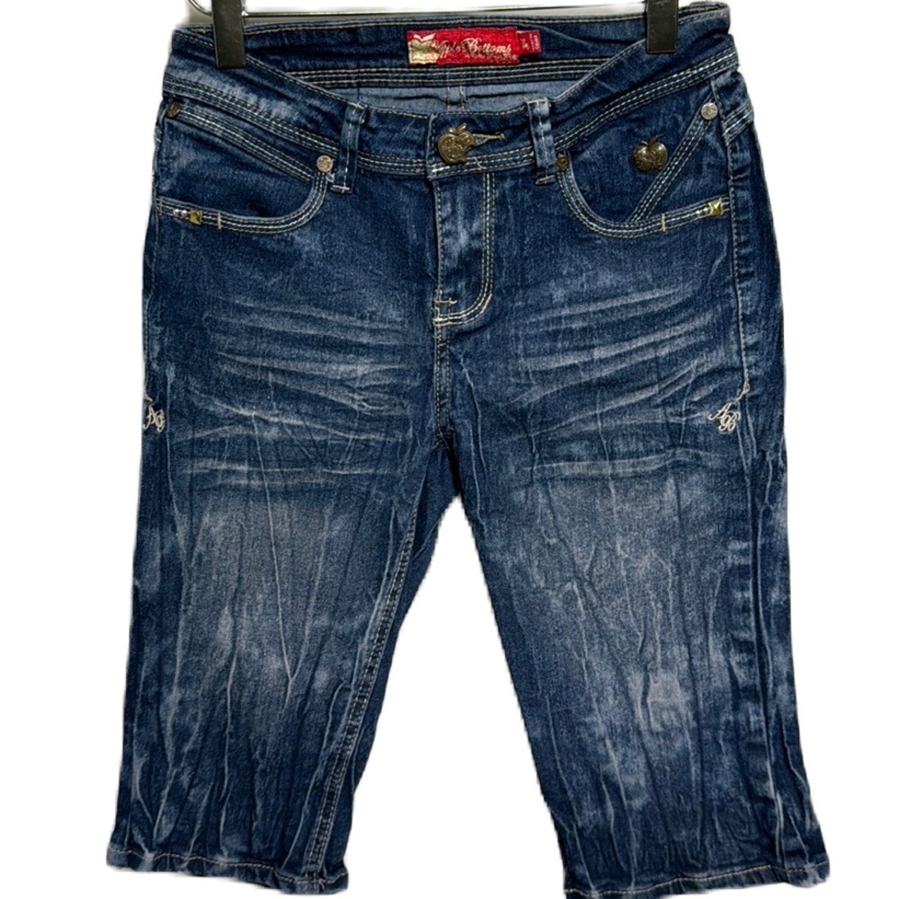 🍎Apple Bottoms🍏Woman’s Denim Shorts Size 3/4